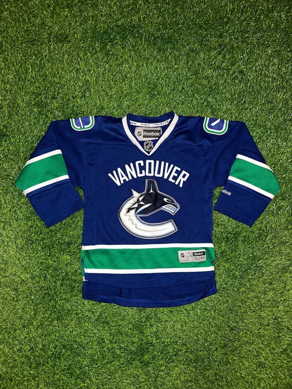 Reebok Vancouver Canucks Youth S/M NHL Hockey Jersey